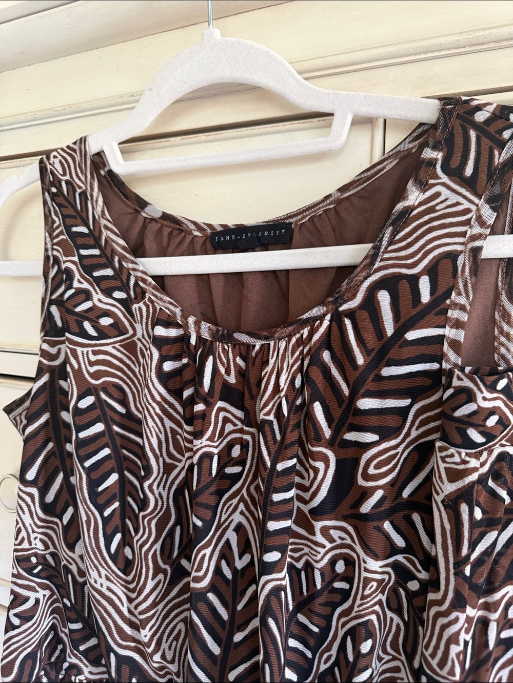 Jane and Delancey Brown and Cream top and skirt Leaf-Print size small - Picture 8 of 15